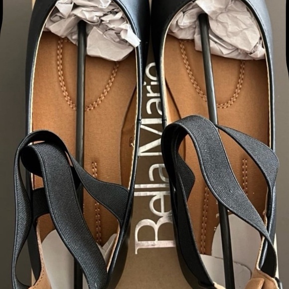 Bella Marie Women's Black Ballet Flats - Picture 4 of 6